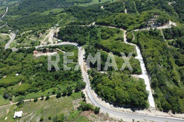 Foto de terreno habitacional en avenida principal , puerto escondido (puerto escondido), san pedro mixtepec -dto. 22 -, oaxaca, 28178120 foto 01 Foto de terreno habitacional en venta en avenida principal , puerto escondido (puerto escondido), san pedro mixtepec -dto. 22 -, oaxaca, 28178120 No. 01