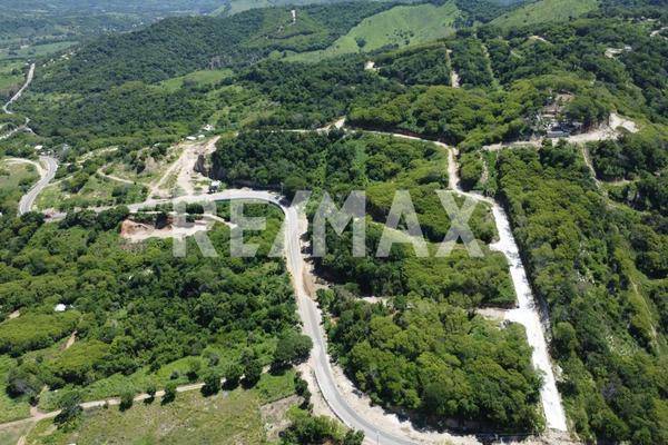 Foto de terreno habitacional en avenida principal , puerto escondido (puerto escondido), san pedro mixtepec -dto. 22 -, oaxaca, 28178120 foto 03 Foto de terreno habitacional en venta en avenida principal , puerto escondido (puerto escondido), san pedro mixtepec -dto. 22 -, oaxaca, 28178120 No. 03
