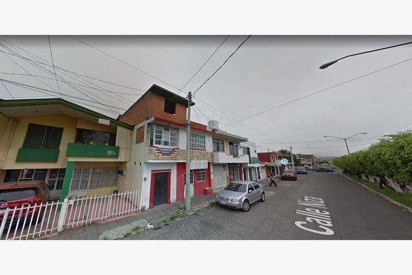 Foto de casa en calle niza , los aguacates, uruapan, michoacán de ocampo, 0 foto 04 Foto de casa en venta en calle niza , los aguacates, uruapan, michoacán de ocampo, 0 No. 04