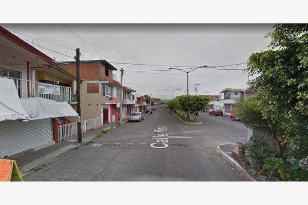 Foto de casa en calle niza , los aguacates, uruapan, michoacán de ocampo, 0 foto 05 Foto de casa en venta en calle niza , los aguacates, uruapan, michoacán de ocampo, 0 No. 05